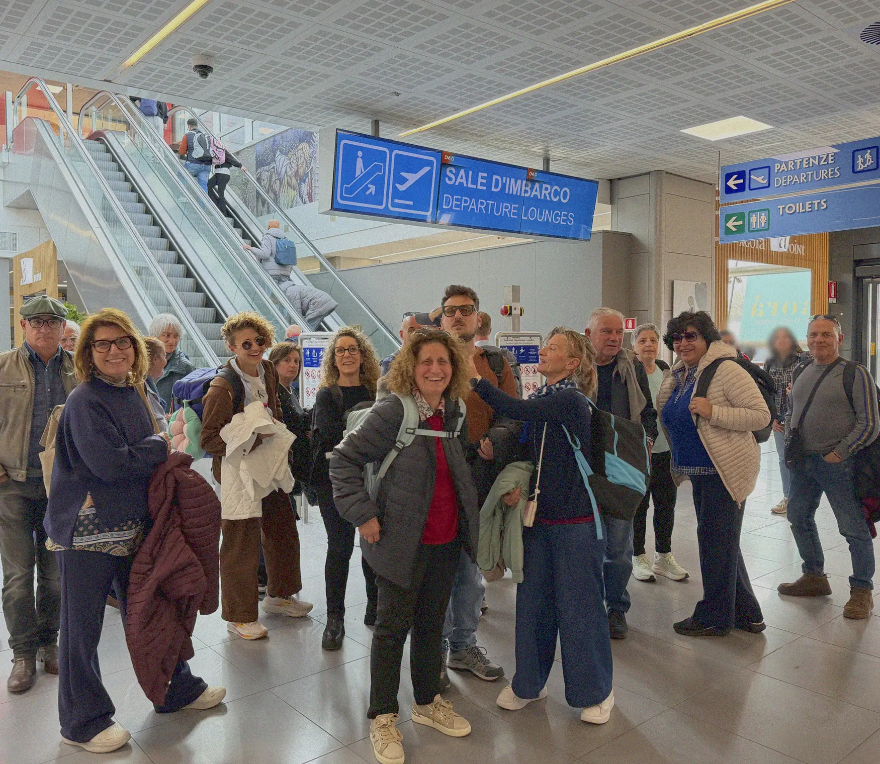 partenza gruppo aereoporto afeja sorrisi people 1